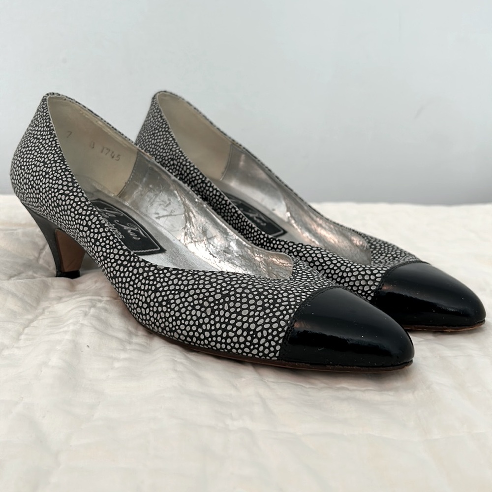 GENUINE VINTAGE Black white polka dot kitten heels 1950s 1960s Leather